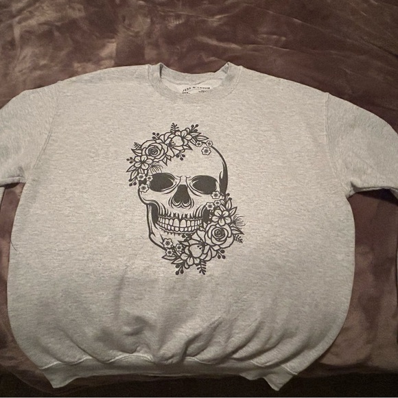 Womens Crewneck sweater with flower skull - Picture 1 of 1